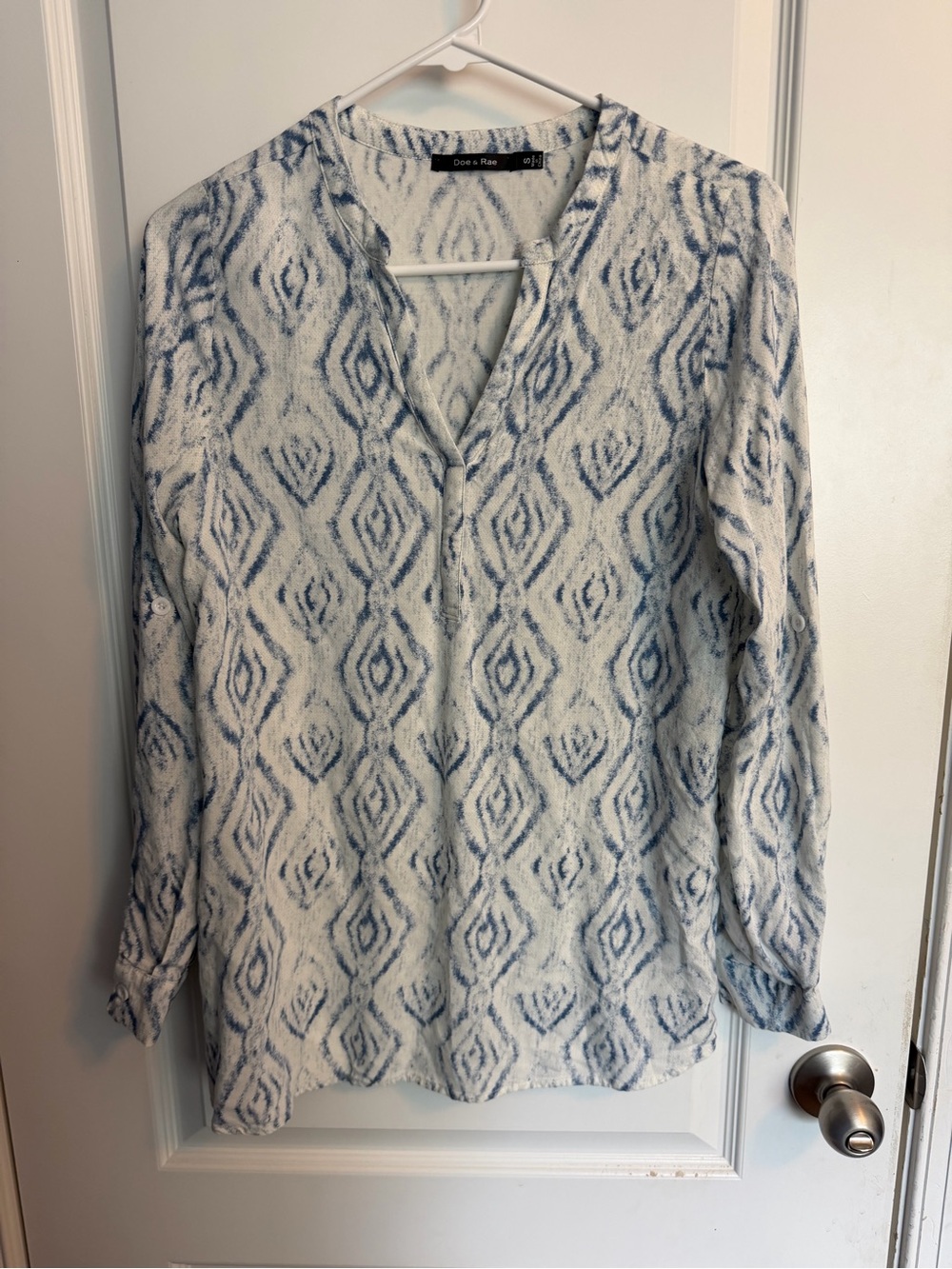 Doe and Rae Navy White Ikat Diamond Print Tunic Blouse Button Cuffs Size S